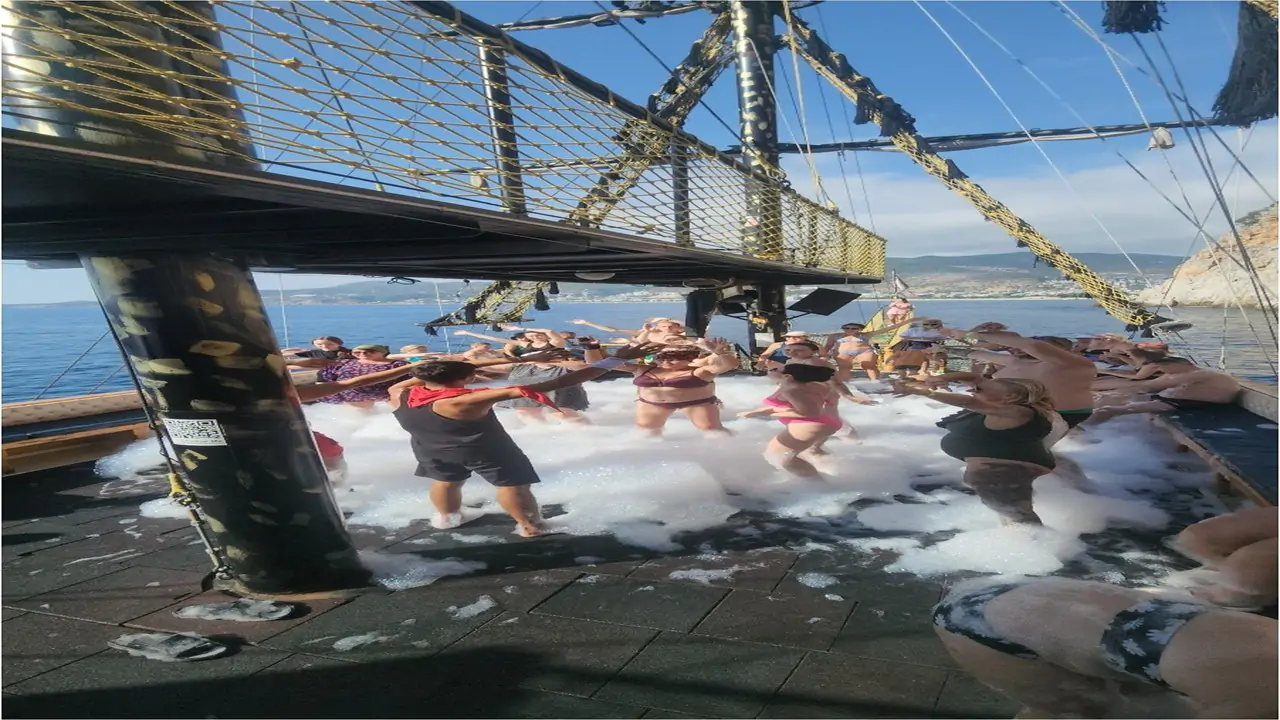 Double the Fun in One Day: Jeep Safari and Boat Tour from Alanya