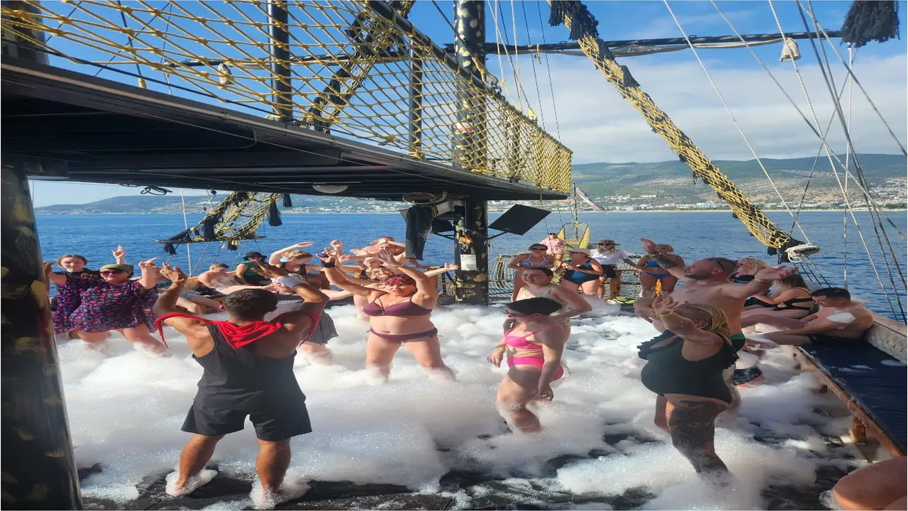 Double the Fun in One Day: Jeep Safari and Boat Tour from Alanya