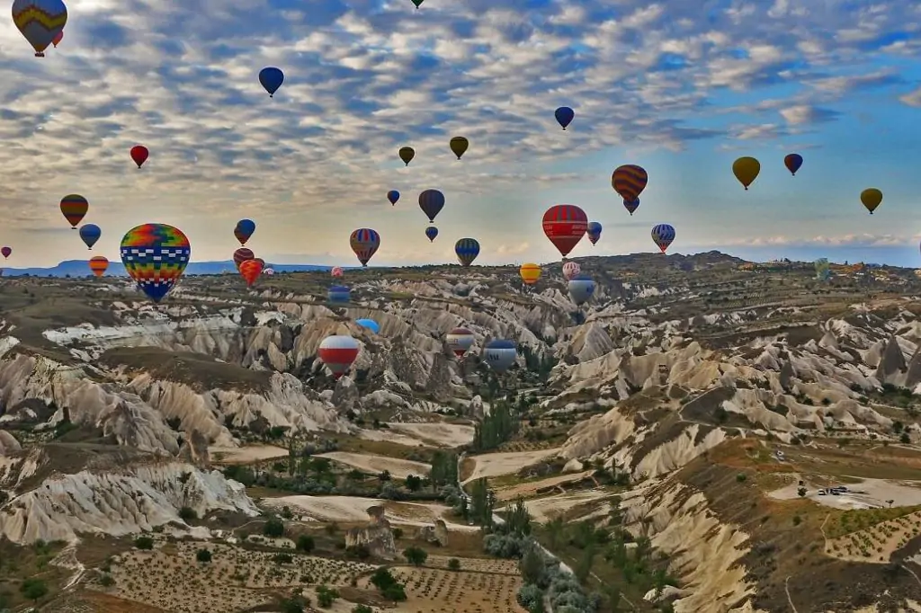 From Alanya : 2-day Cappadocia tour (with Cave Hotel option)