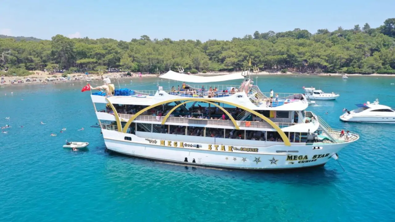 The Ultimate Antalya Boat Tour: Discover the Beauty of the Mediterranean with Megastar