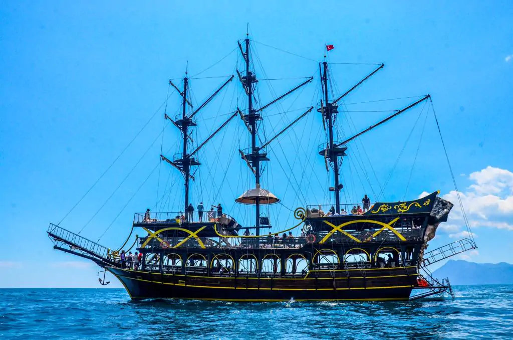 Kemer Carpe Diem Pirate Boat Tour from Antalya/Belek