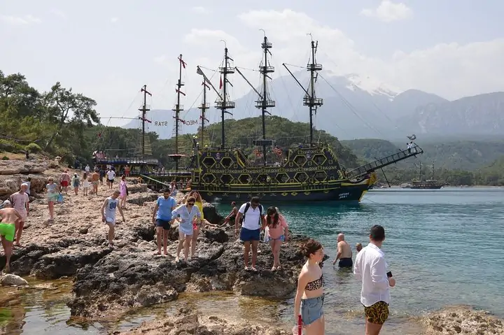 Kemer Medusa Boat Tour Departing from Antalya
