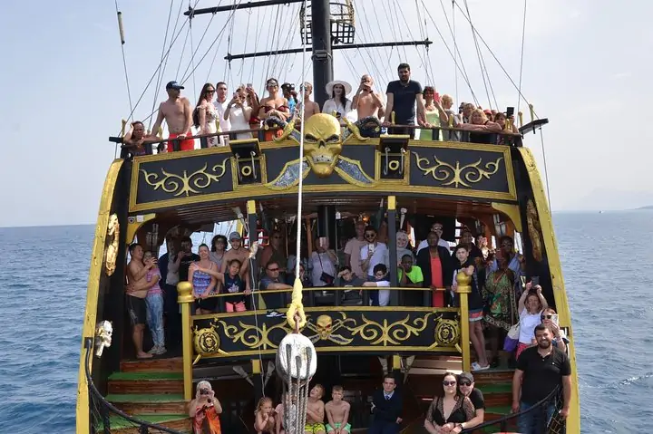 Kemer Medusa Boat Tour Departing from Antalya