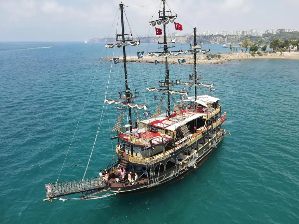 Pirate Boat Tour with Grand Ali Baba to Düden Waterfall in Antalya