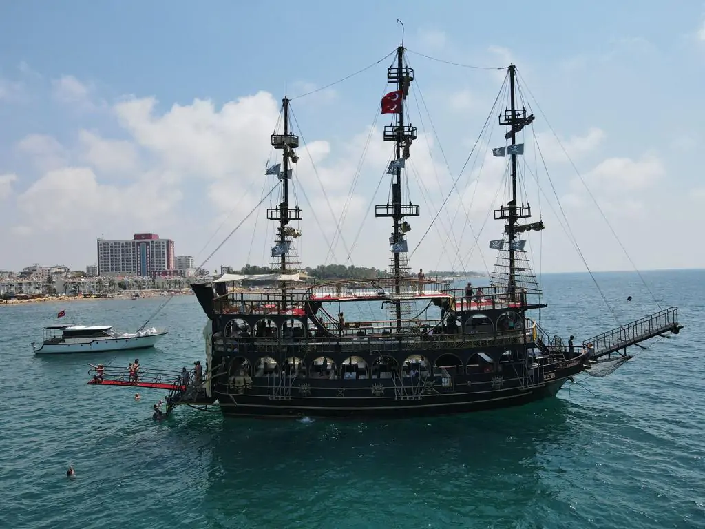 Pirate Boat Tour with Grand Ali Baba to Düden Waterfall in Antalya