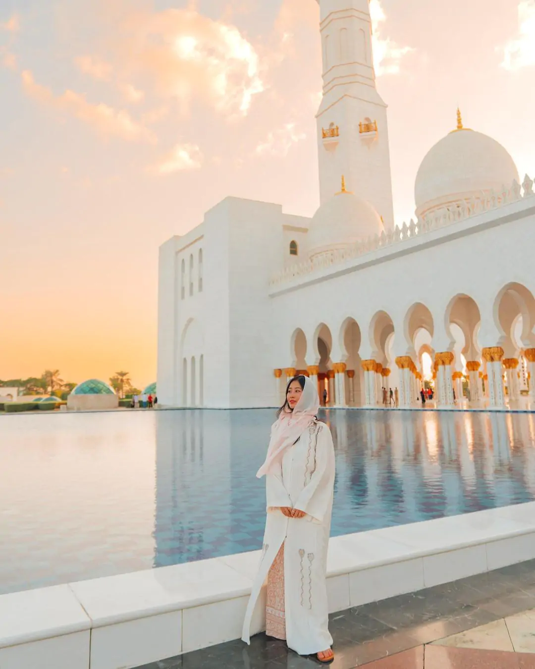 From Dubai: Abu Dhabi Grand Mosque & Louvre Museum Full-Day