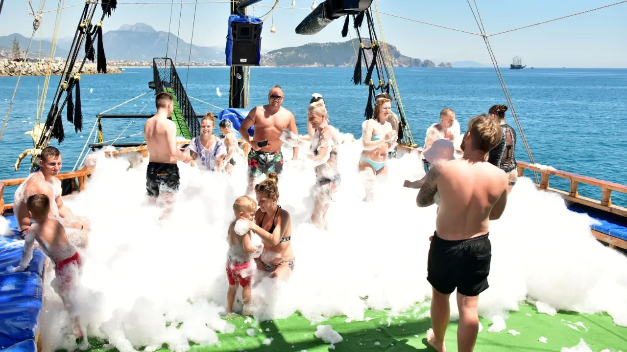 Summer Love Pirate Boat Tour in Alanya