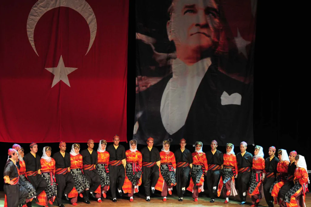 Türkische Nacht in Kappadokien mit Abendessen und Hoteltransfer