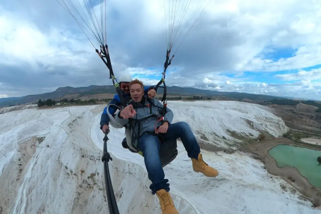 Parapantă în Pamukkale