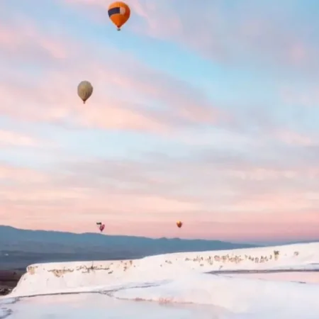Balon na ogrzane powietrze w Pamukkale