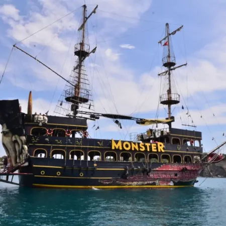 Excursión en barco pirata desde Kemer