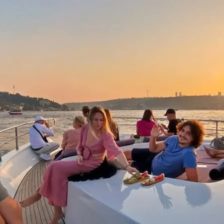 Bosphorus Sunset Cruise on Deluxe Yacht in Istanbul