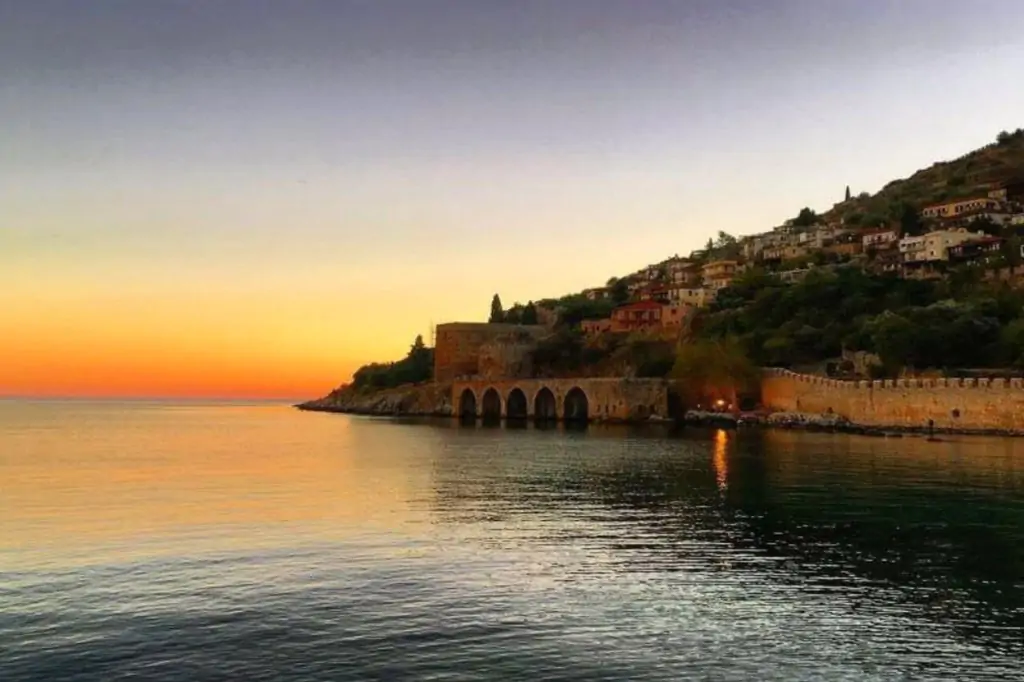 Alanya Tur cu barca la apus de soare - Viking