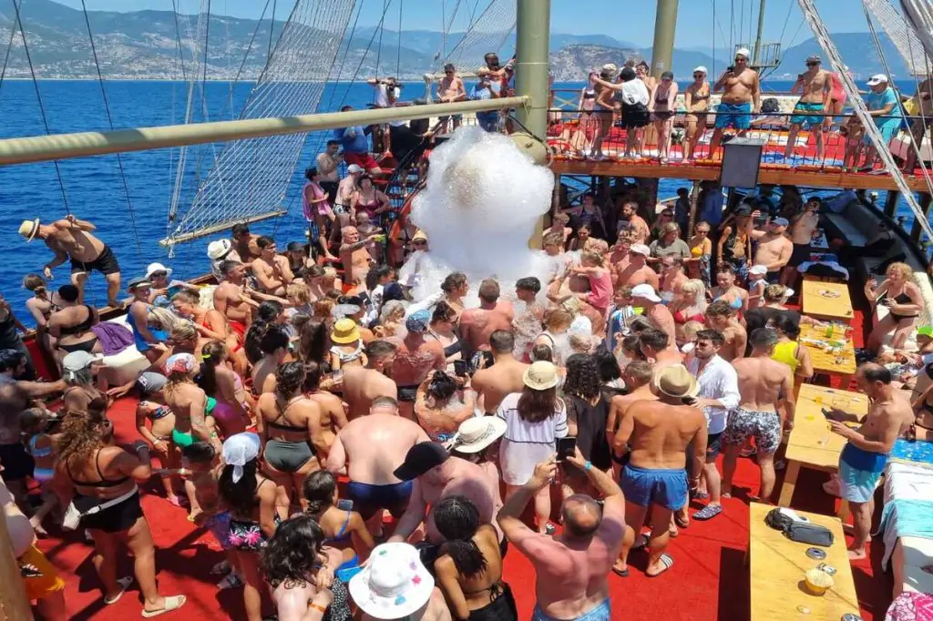 Alanya Tur cu barca la apus de soare - Viking