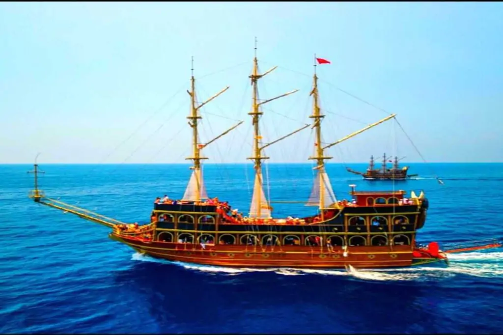 Alanya Tur cu barca la apus de soare - Viking