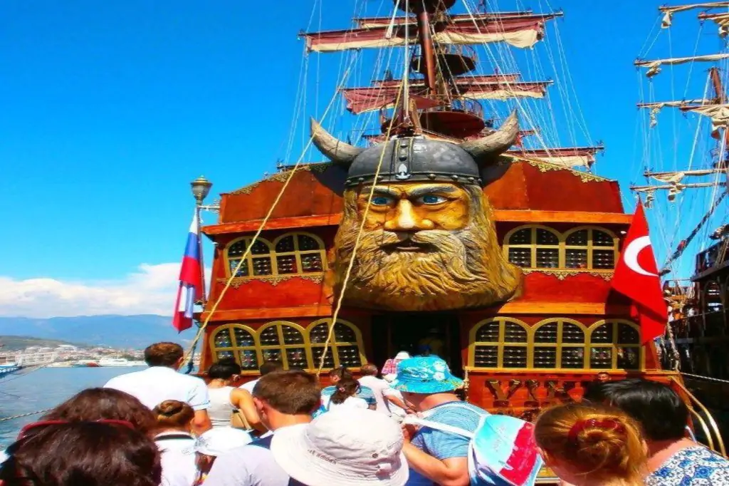 Alanya Tur cu barca la apus de soare - Viking