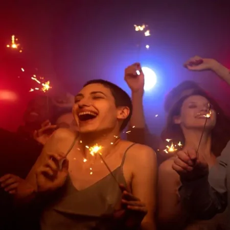 Private Guided Pub&Bar Club Crawl Tour Dubai ( upto 4 person )
