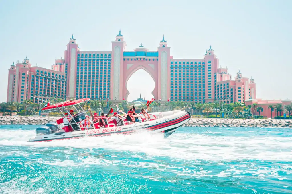 Zwiedzanie Dubaju łodziami motorowymi Atlantis i Burdż AL Arab
