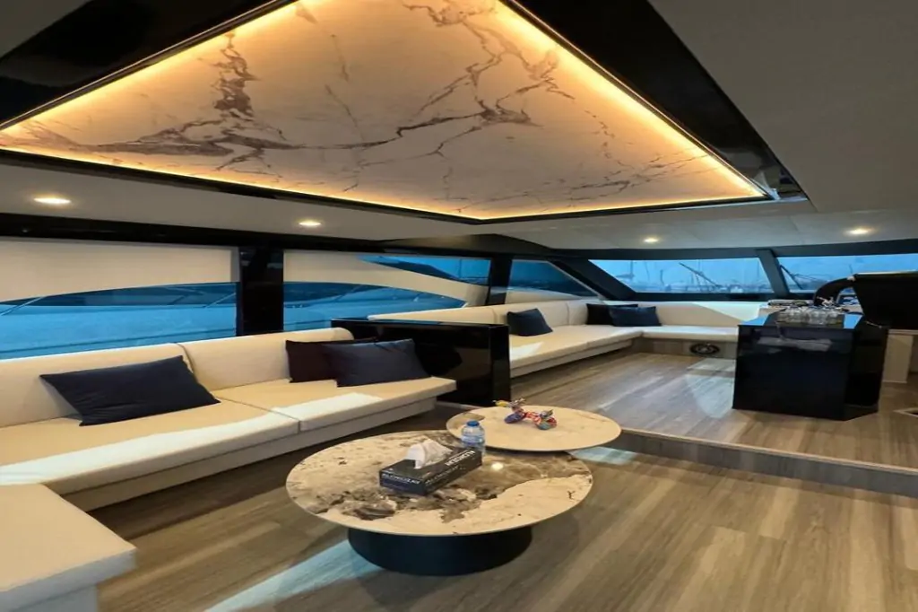 Private 38-Fuß-Yachtvermietung in Dubai