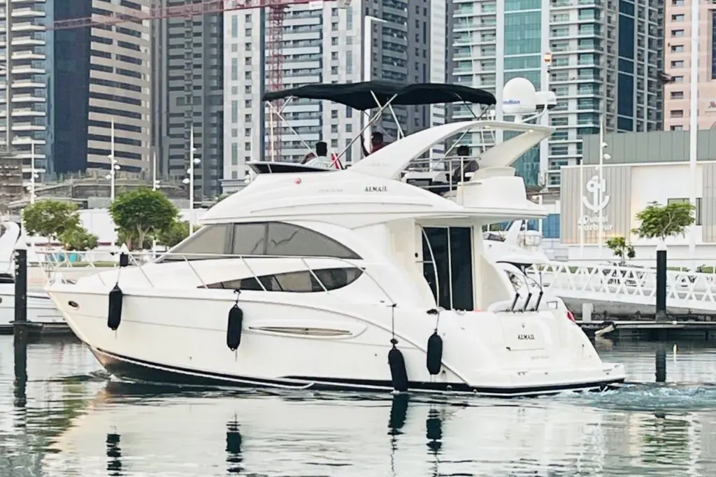 Private 45-Fuß-Yachtvermietung in Dubai