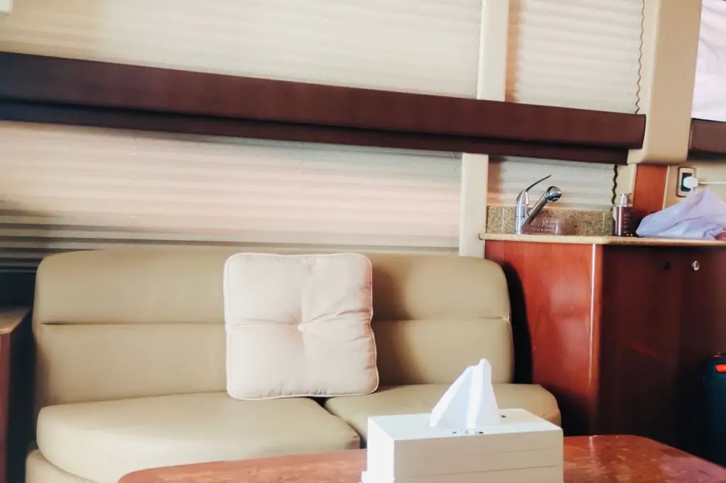 Private 45-Fuß-Yachtvermietung in Dubai
