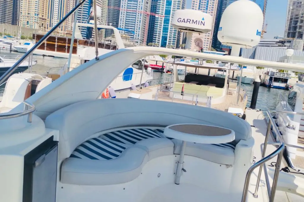 Private 45-Fuß-Yachtvermietung in Dubai