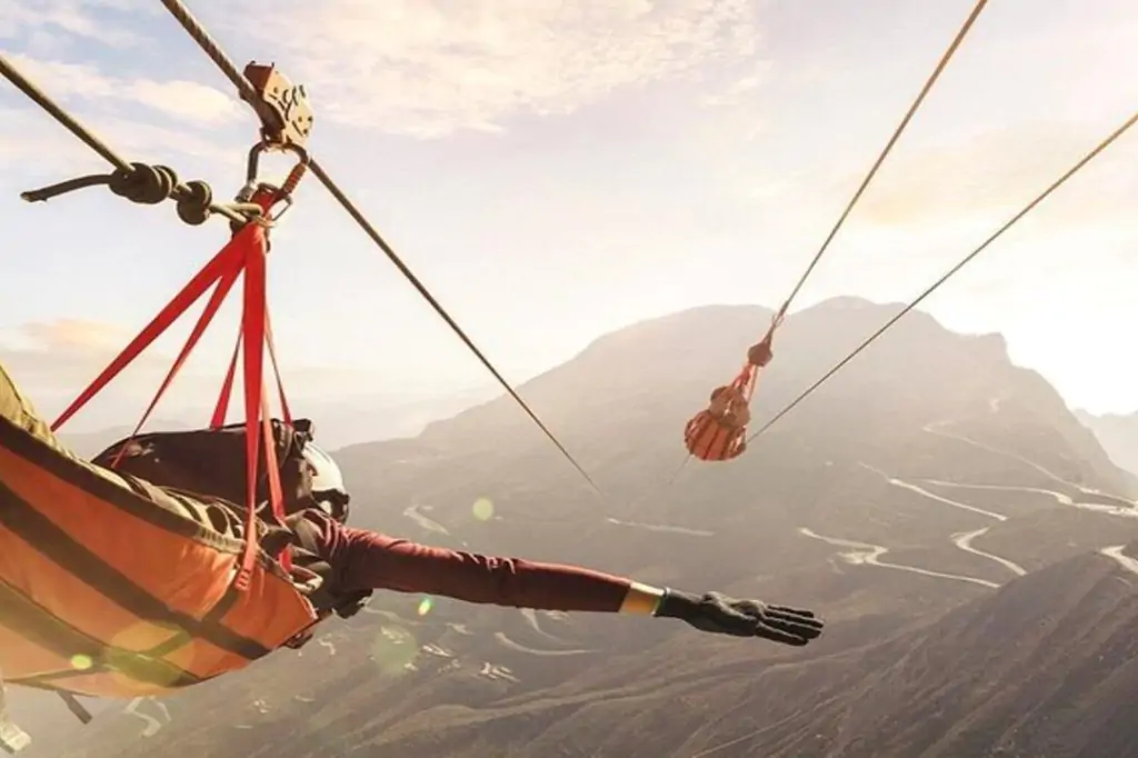 Von Dubai aus: Private Ras Al Khaimah Zip Line Tour