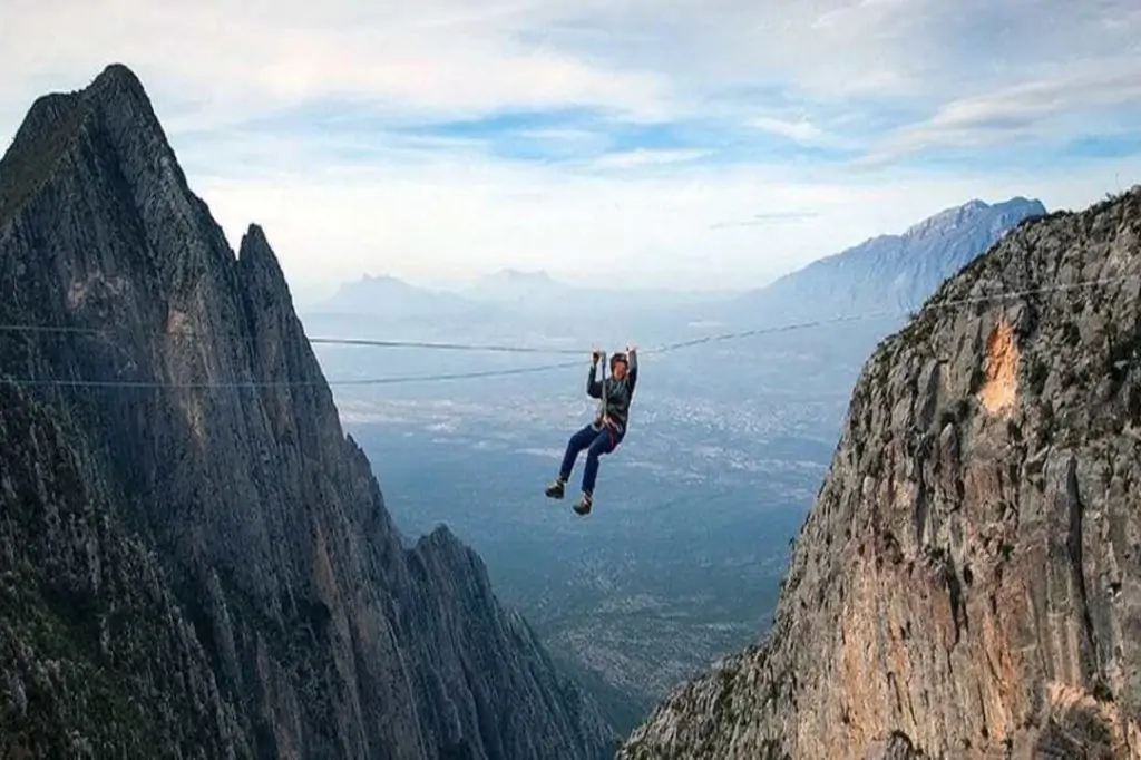 Von Dubai aus: Private Ras Al Khaimah Zip Line Tour