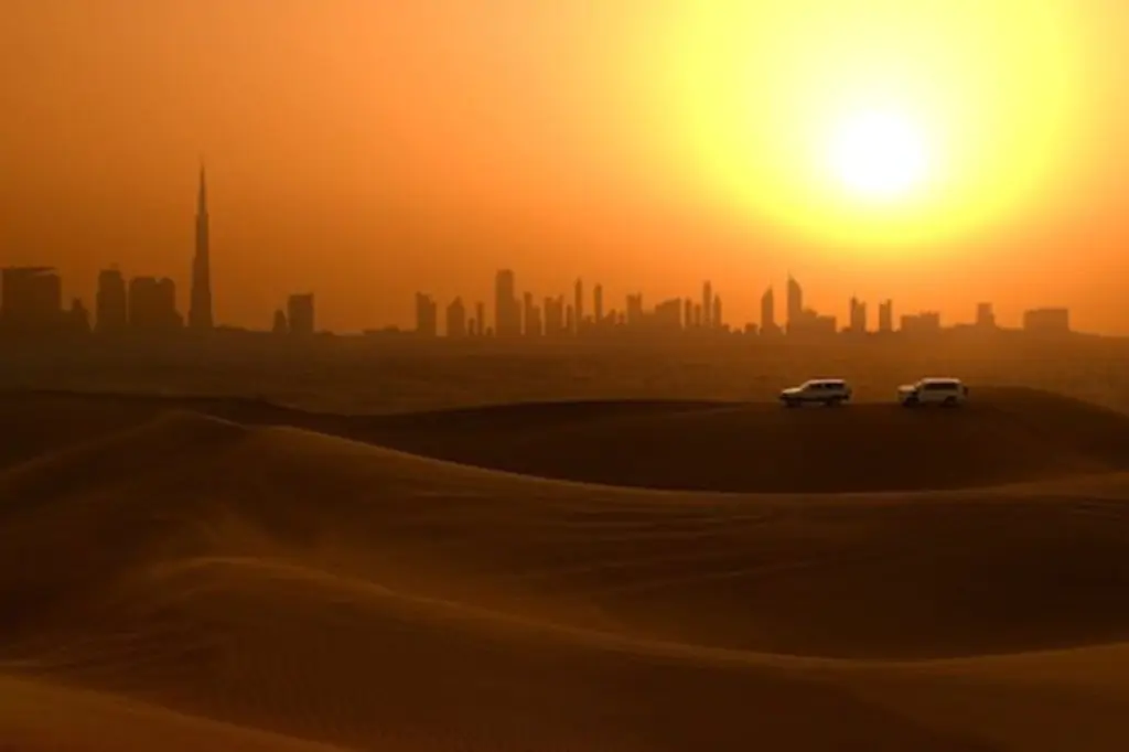 Wycieczka Shared Sunrise Desert Safari z Dubaju dla maksymalnie 2 osób
