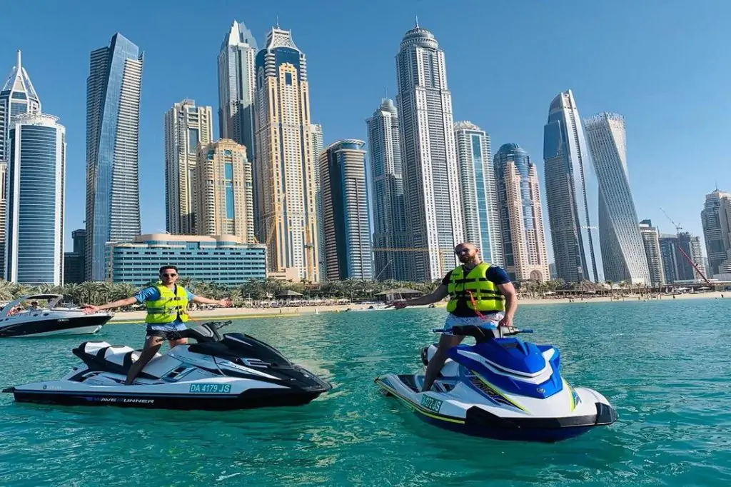 Wycieczka na nartach wodnych w Dubaju przez 60 minut