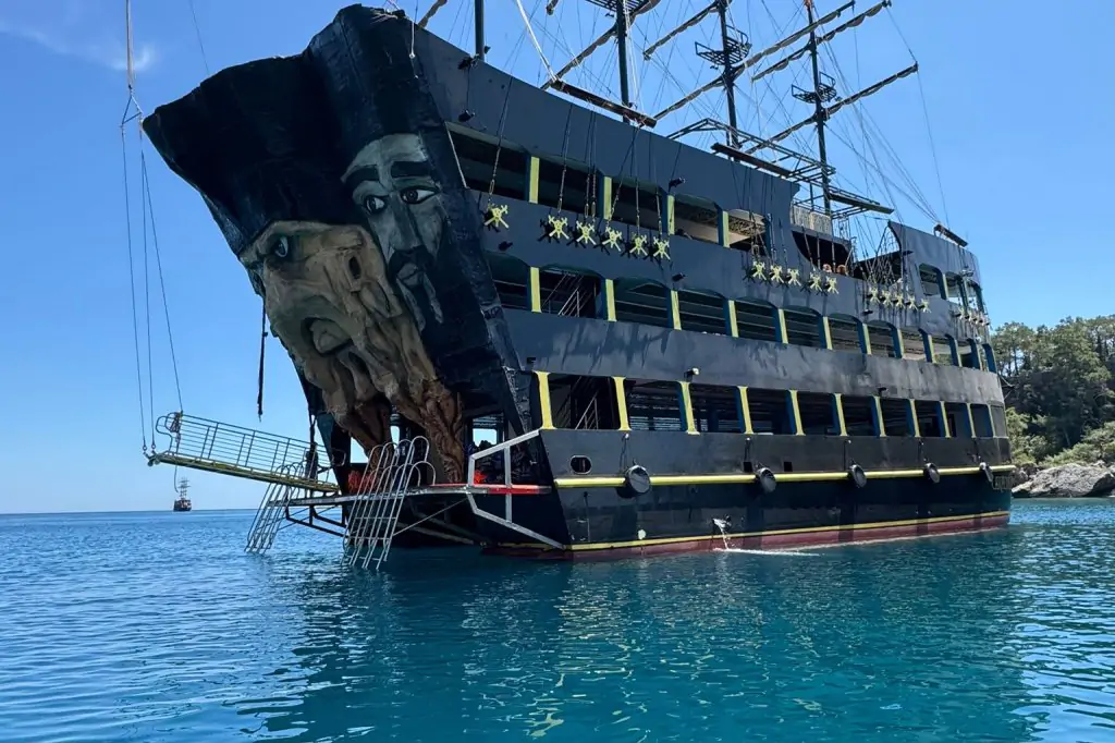 Red Dragon Boat Tour Kemer