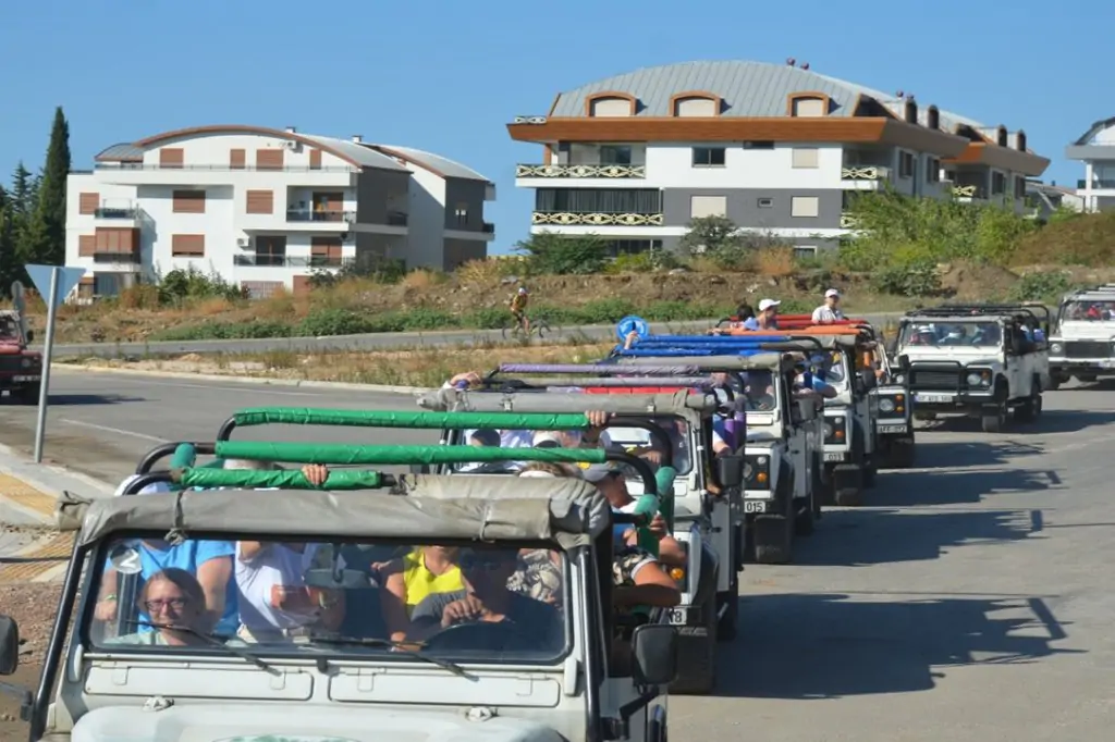 .Jeep Safari + tur cu barca din Alanya: Adăugați culoare vacanței dumneavoastră!