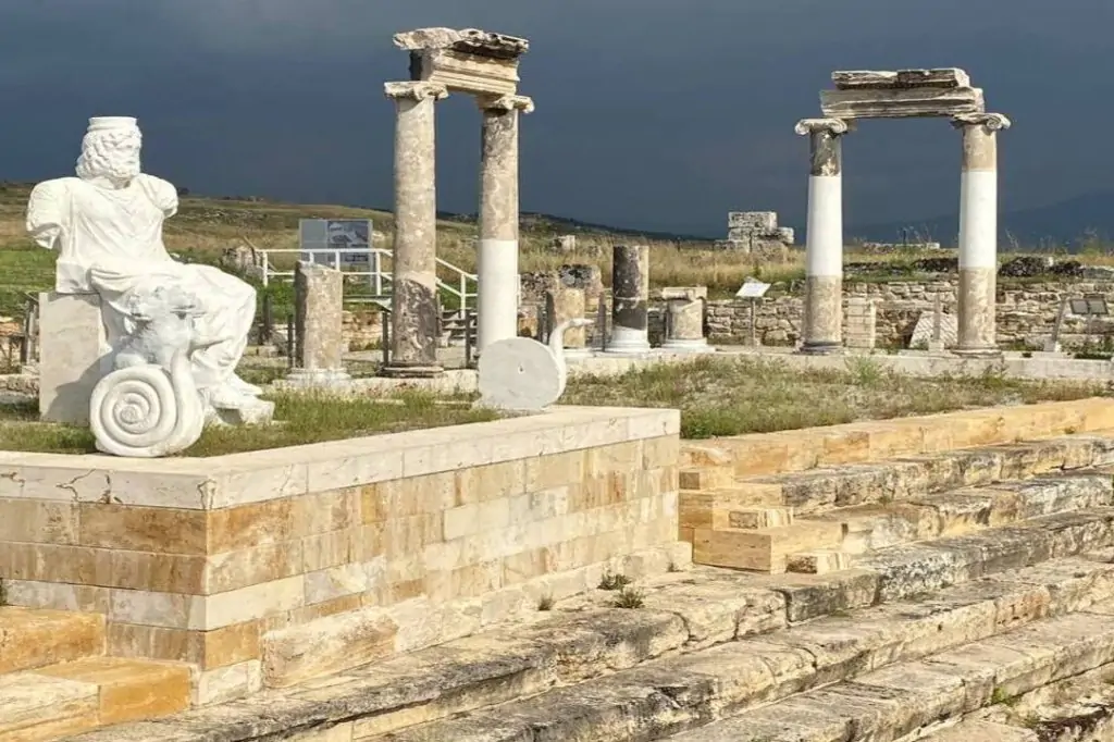 Pamukkale and Hierapolis Tour: A Fascinating Blend of Nature and History