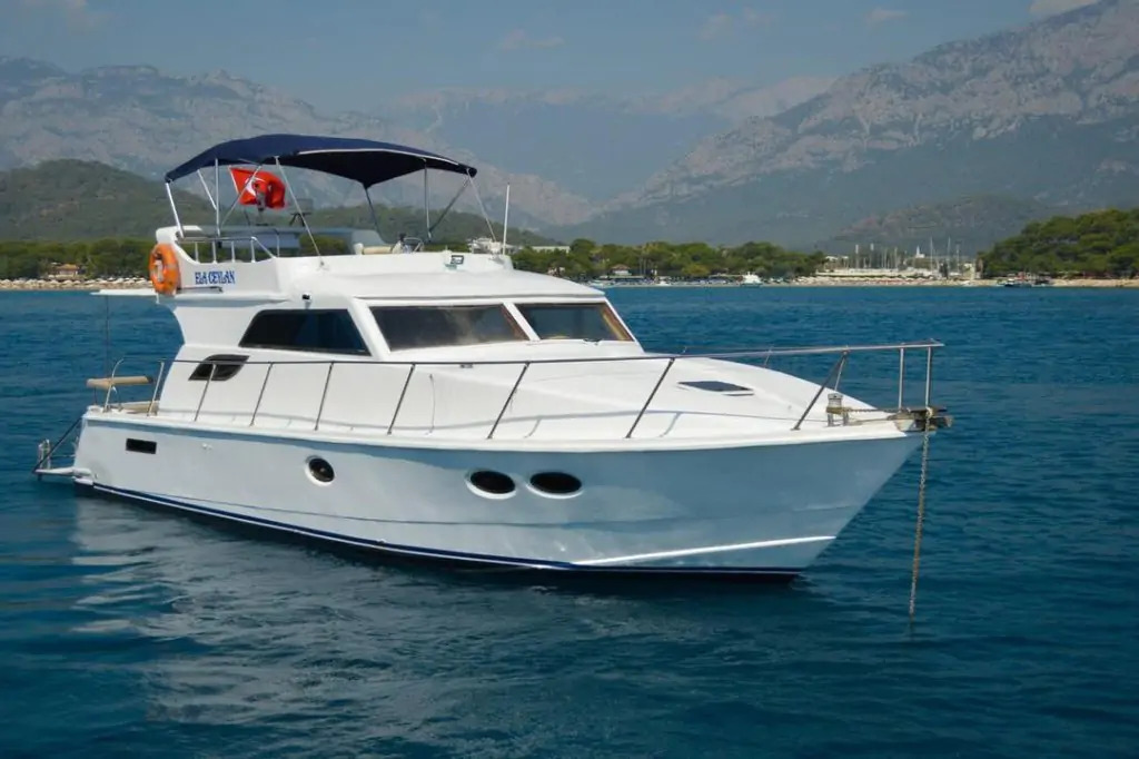 Boat Tour: Grey – VIP Daily & Sunset Tours