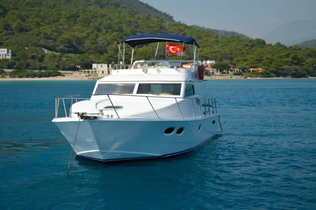 Boat Tour: Grey – VIP Daily & Sunset Tours
