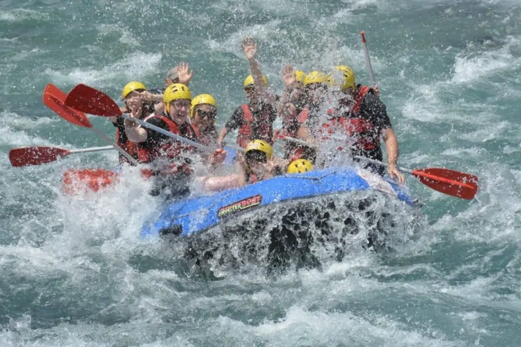 RAFTING + ZIPLINE: O aventură plină de adrenalină
