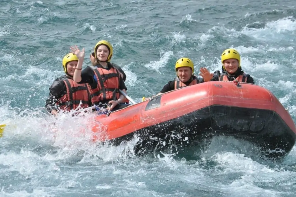 RAFTING + ZIPLINE: O aventură plină de adrenalină