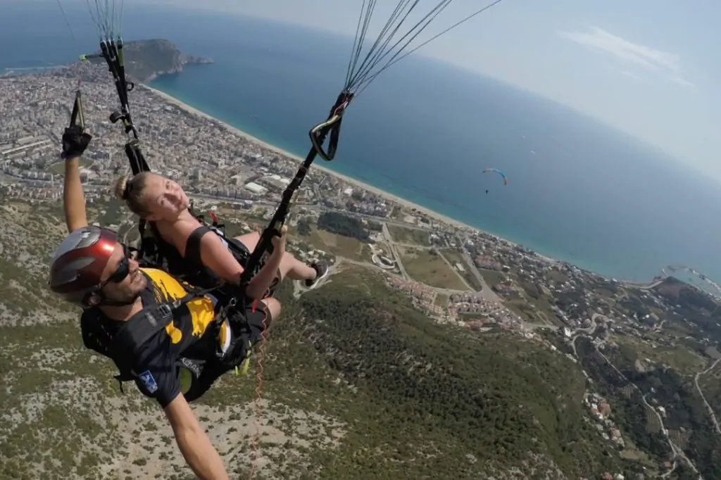 Alanya Professional Paragliding Tour -Antalya și Belek Transfer și taxa de intrare în zona de zbor incluse