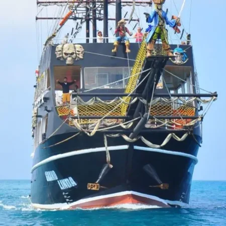 Side Boat Tour - Unvergesslicher Tag mit Piratenbootspaß und Schaumparty