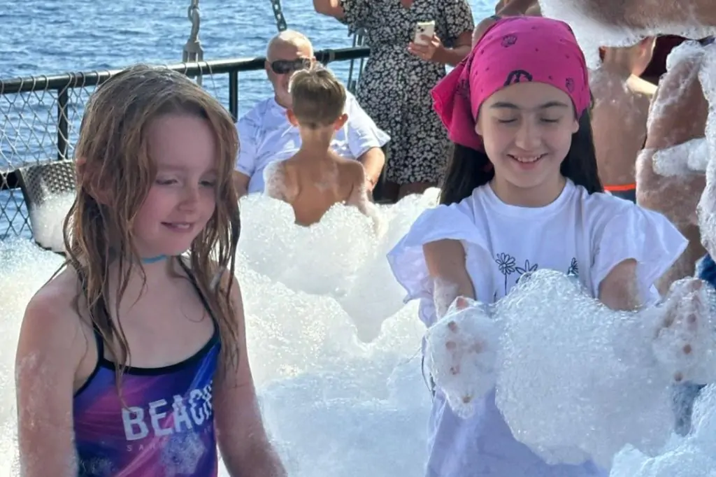 Island Tour: Grand Linda Pirate Boat Adventure