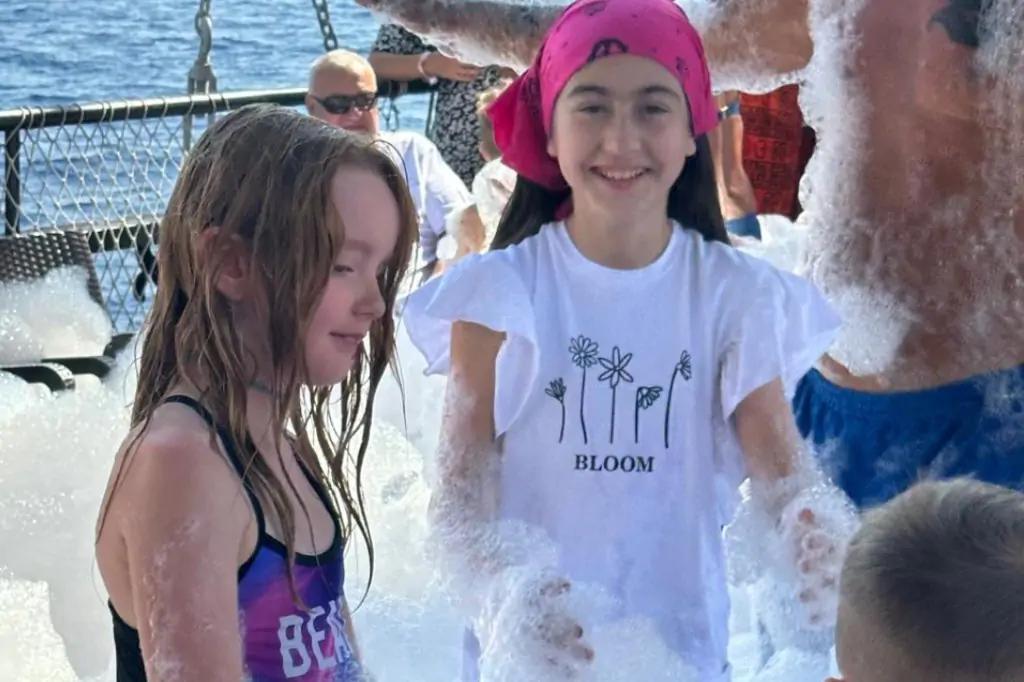 Island Tour: Grand Linda Pirate Boat Adventure
