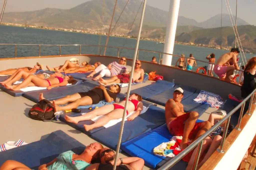 O zi de neuitat în paradisul ascuns din Fethiye: Turul cu barca al celor 12 insule