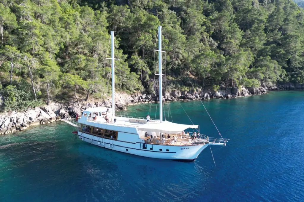 O zi de neuitat în paradisul ascuns din Fethiye: Turul cu barca al celor 12 insule