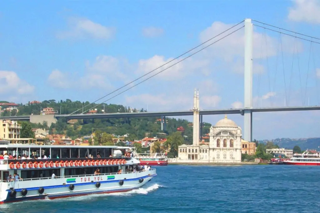O seară magică în Istanbul: cină de noapte turcească și croazieră pe Bosfor