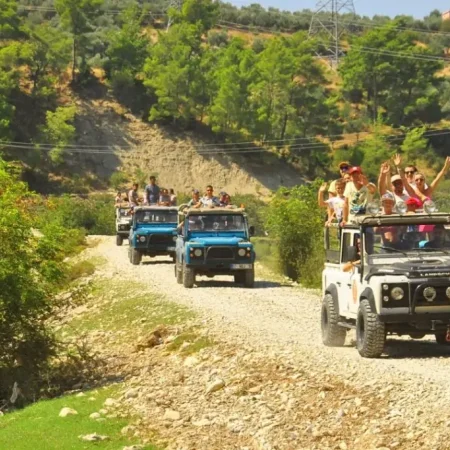 Ein unvergeßlicher Tag in der Natur: Jeep Safari & Bootstour Abenteuer