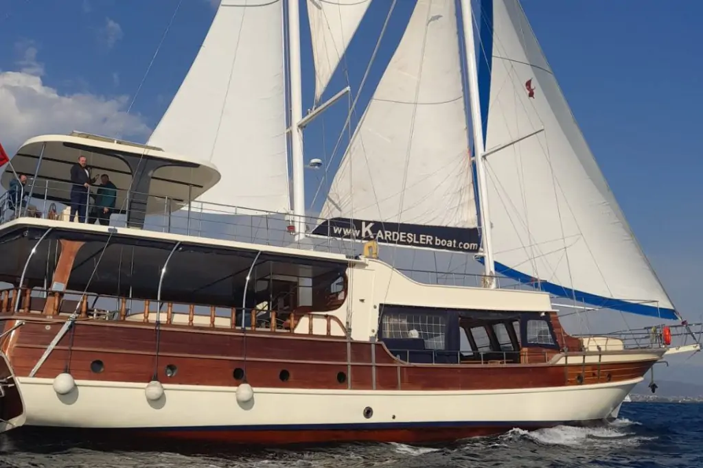 Un paradis albastru în Fethiye: Sailboat 12 Islands Daily Boat Tour