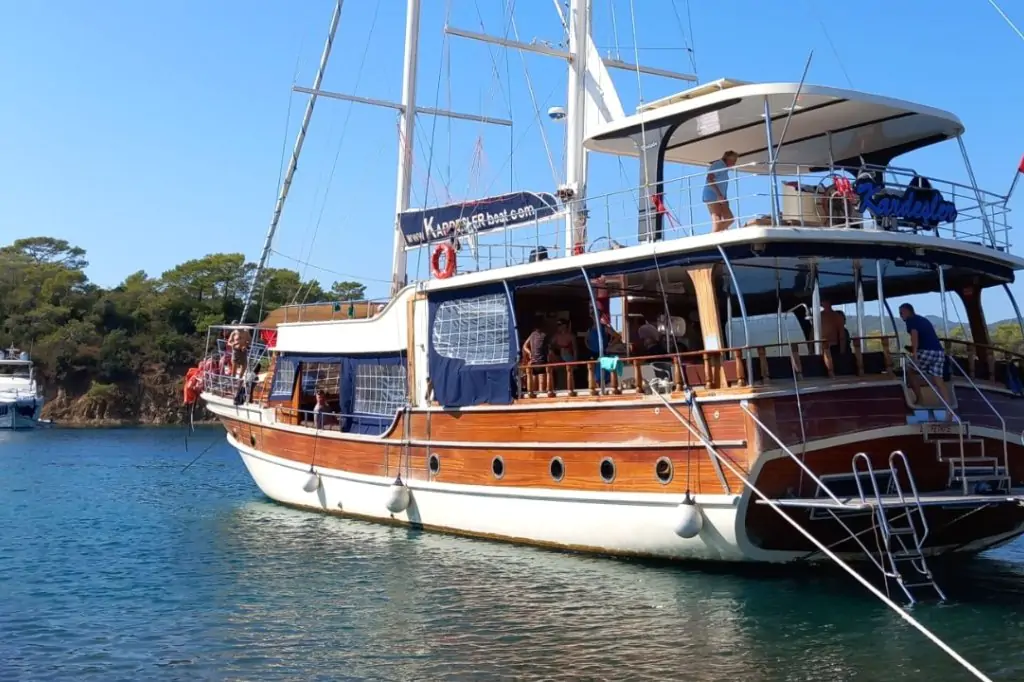 Un paradis albastru în Fethiye: Sailboat 12 Islands Daily Boat Tour