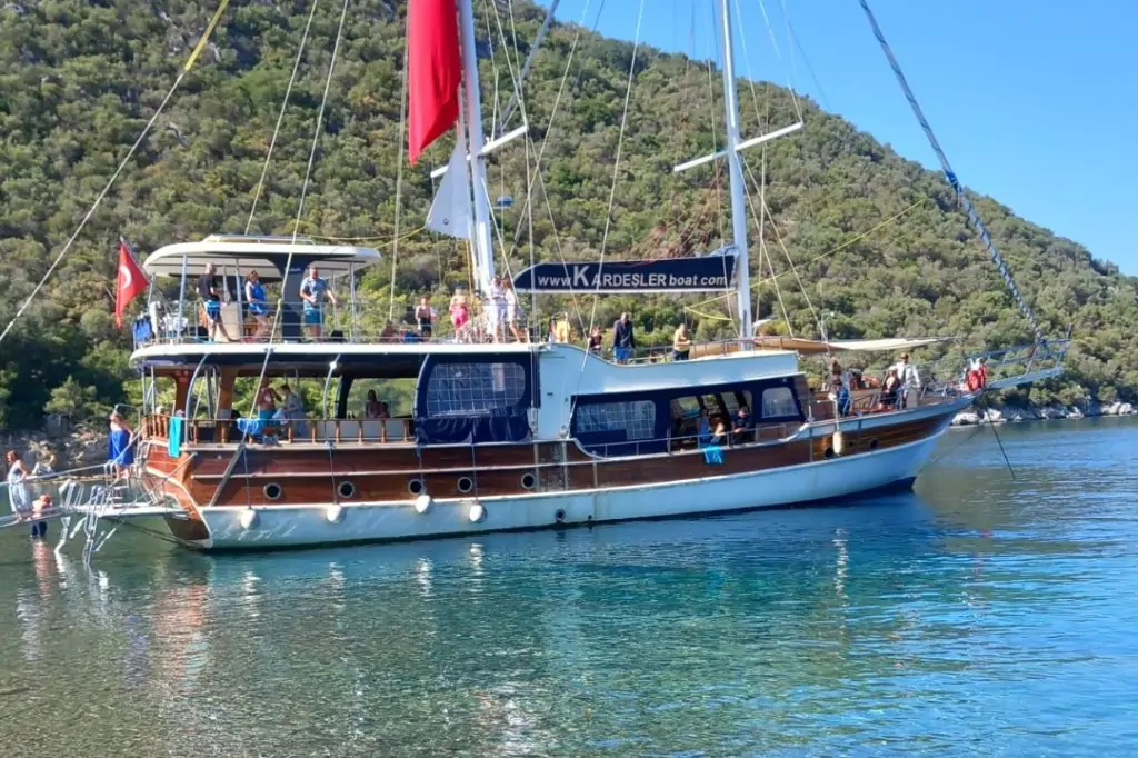 Un paradis albastru în Fethiye: Sailboat 12 Islands Daily Boat Tour