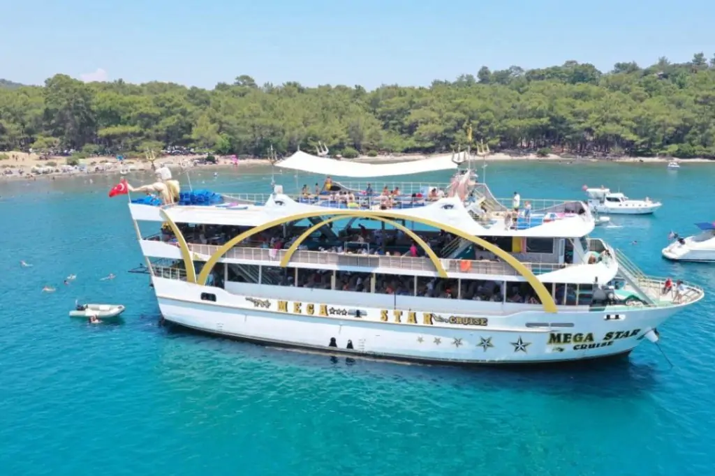 The Ultimate Antalya Boat Tour: Discover the Beauty of the Mediterranean with Megastar