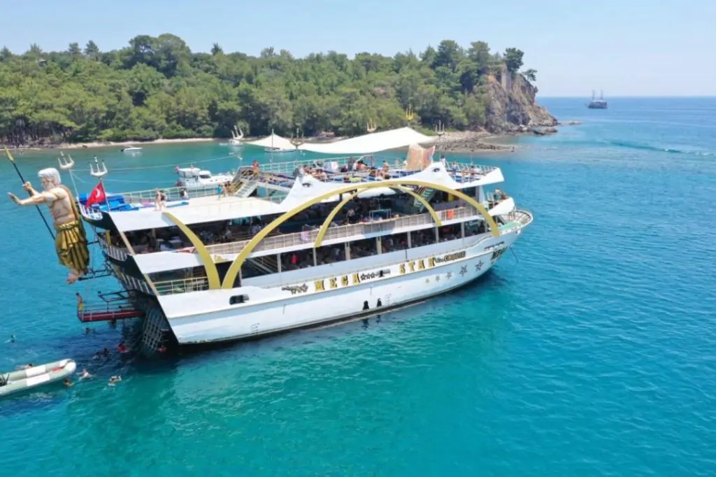 The Ultimate Antalya Boat Tour: Discover the Beauty of the Mediterranean with Megastar